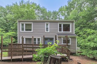 20 Redfield Circle, Derry, NH 03038