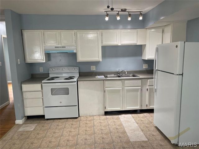 334 Lancashire Road, St Louis, MO 63137