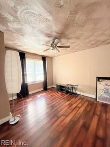 209 Hogart ST, Franklin, VA 23851