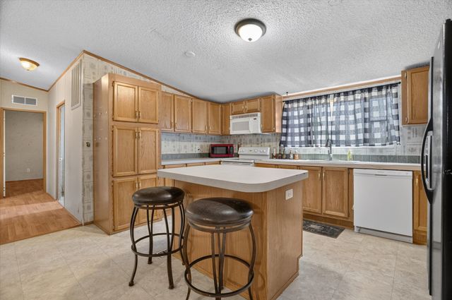 125 Enchanted Oaks Court, Hudson Oaks, TX 76087
