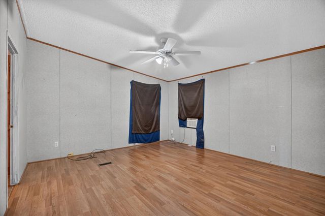 125 Enchanted Oaks Court, Hudson Oaks, TX 76087