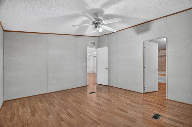 125 Enchanted Oaks Court, Hudson Oaks, TX 76087
