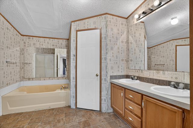 125 Enchanted Oaks Court, Hudson Oaks, TX 76087