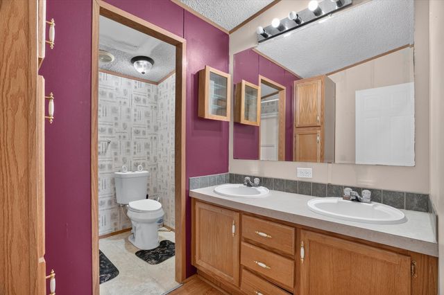 125 Enchanted Oaks Court, Hudson Oaks, TX 76087