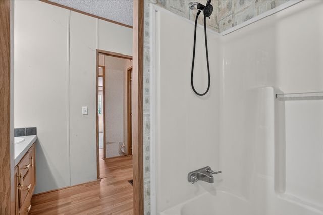 125 Enchanted Oaks Court, Hudson Oaks, TX 76087