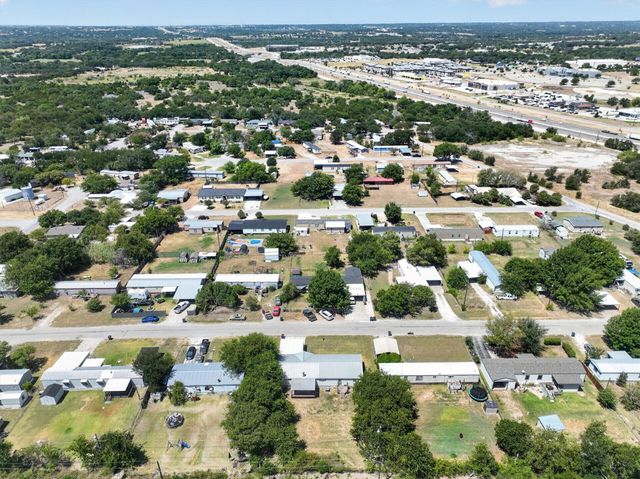 125 Enchanted Oaks Court, Hudson Oaks, TX 76087