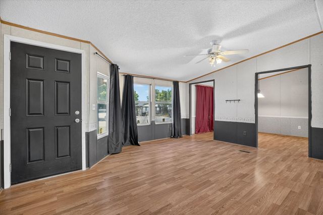 125 Enchanted Oaks Court, Hudson Oaks, TX 76087