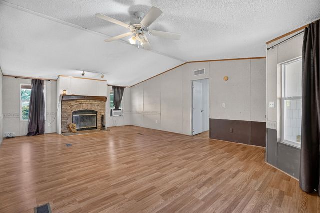 125 Enchanted Oaks Court, Hudson Oaks, TX 76087