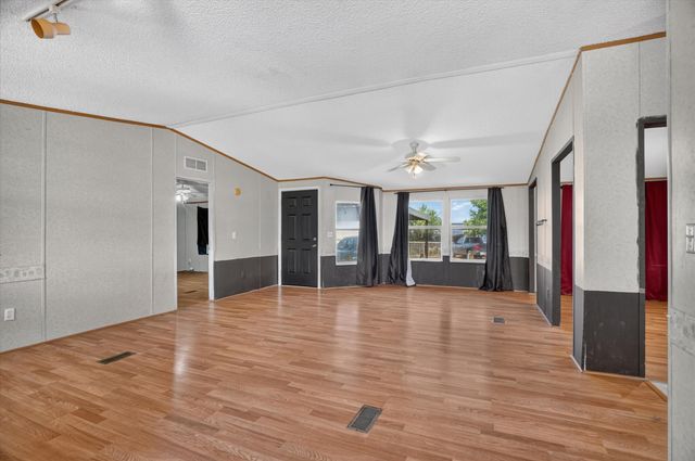 125 Enchanted Oaks Court, Hudson Oaks, TX 76087