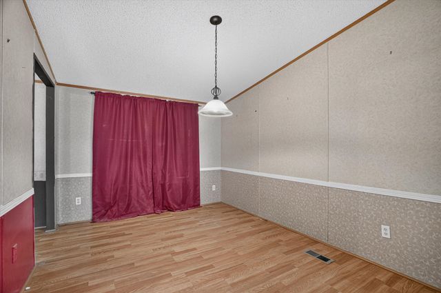 125 Enchanted Oaks Court, Hudson Oaks, TX 76087