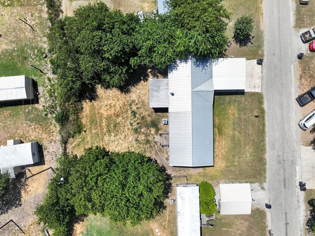 125 Enchanted Oaks Court, Hudson Oaks, TX 76087