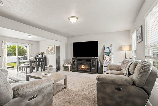 1130 Trillium Boulevard, Vicksburg, MI 49097