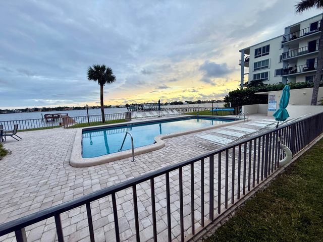 1204 S Lake Drive E 3, Lantana, FL 33462