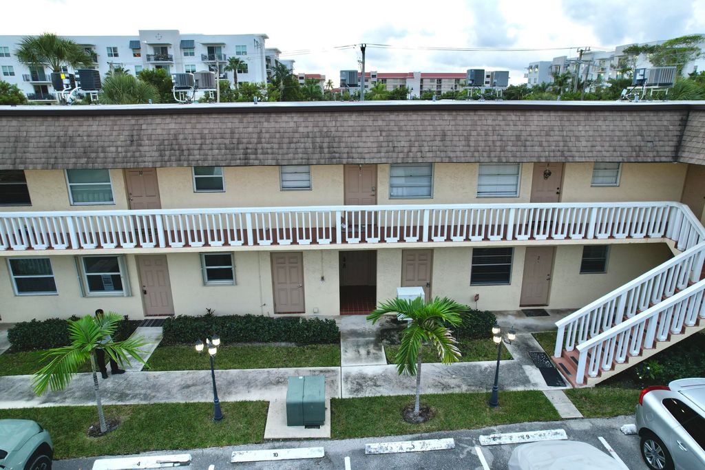 1204 S Lake Drive E 3, Lantana, FL 33462