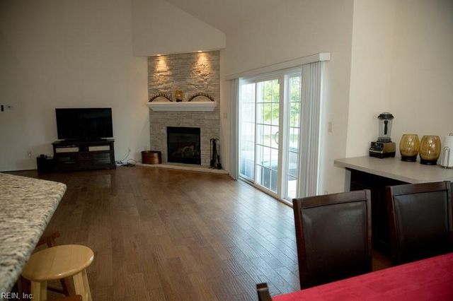 504 W Hanbury RD, Chesapeake, VA 23322