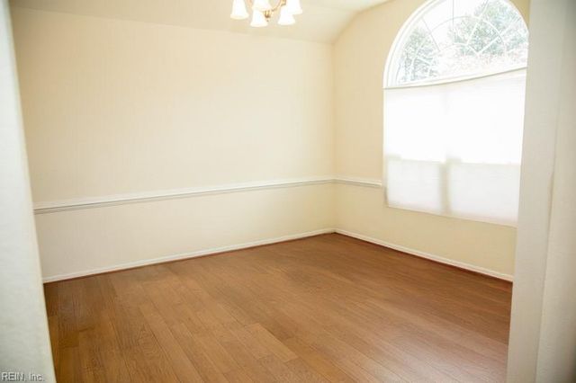 504 W Hanbury RD, Chesapeake, VA 23322
