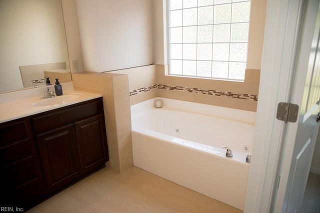 504 W Hanbury RD, Chesapeake, VA 23322