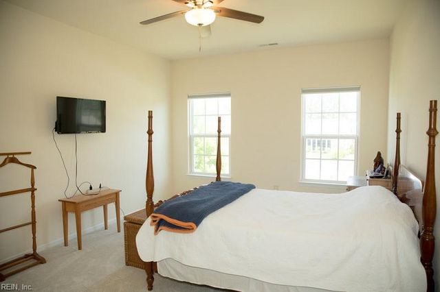 504 W Hanbury RD, Chesapeake, VA 23322