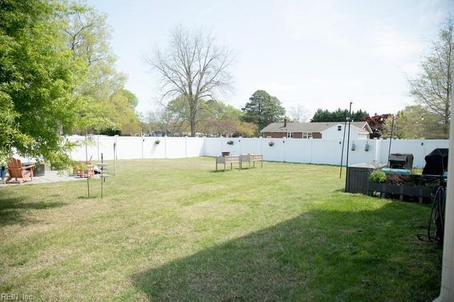 504 W Hanbury RD, Chesapeake, VA 23322