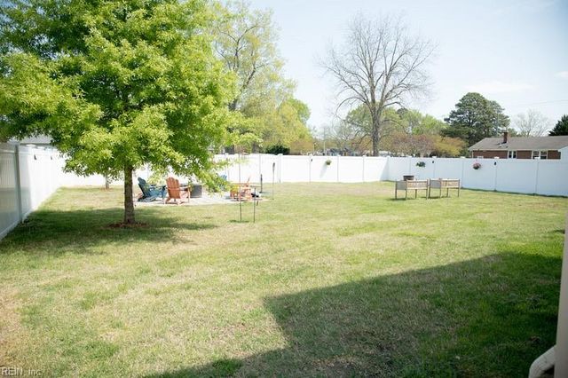 504 W Hanbury RD, Chesapeake, VA 23322