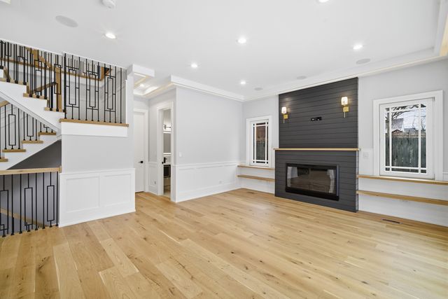 38 Washington Street, Glenview, IL 60025