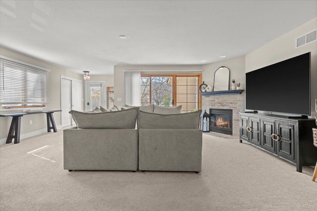 2293A Circle Ridge, Delafield, WI 53018