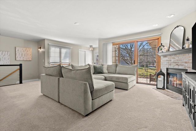 2293A Circle Ridge, Delafield, WI 53018