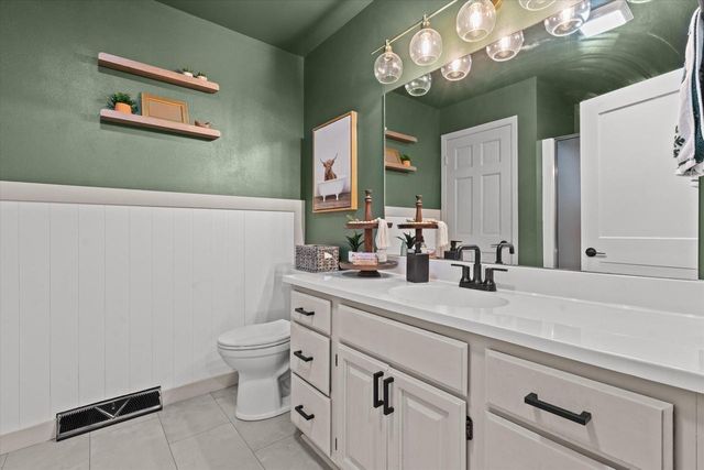 2293A Circle Ridge, Delafield, WI 53018