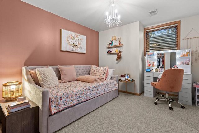 2293A Circle Ridge, Delafield, WI 53018