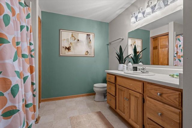 2293A Circle Ridge, Delafield, WI 53018