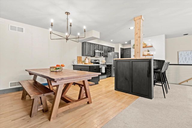 2293A Circle Ridge, Delafield, WI 53018