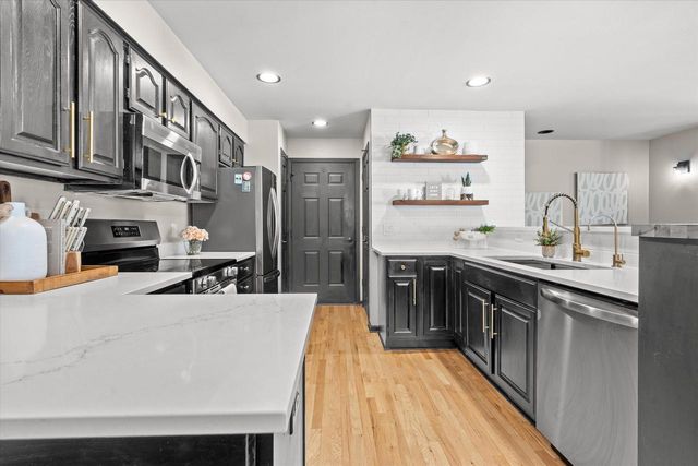 2293A Circle Ridge, Delafield, WI 53018