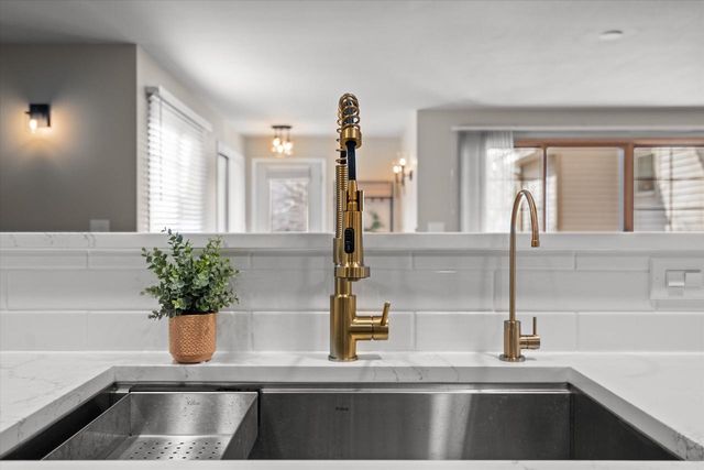 2293A Circle Ridge, Delafield, WI 53018