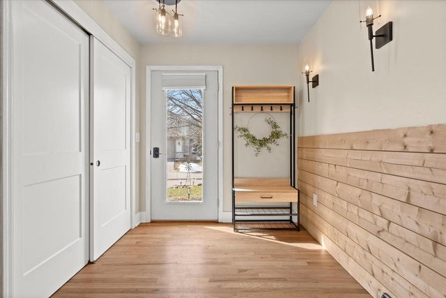 2293A Circle Ridge, Delafield, WI 53018