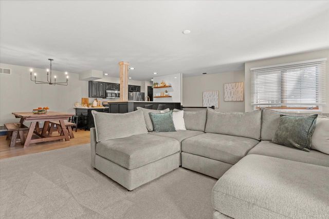 2293A Circle Ridge, Delafield, WI 53018