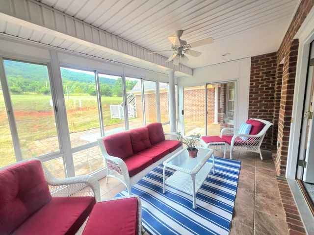 218 Cahas LN, Boones Mill, VA 24065