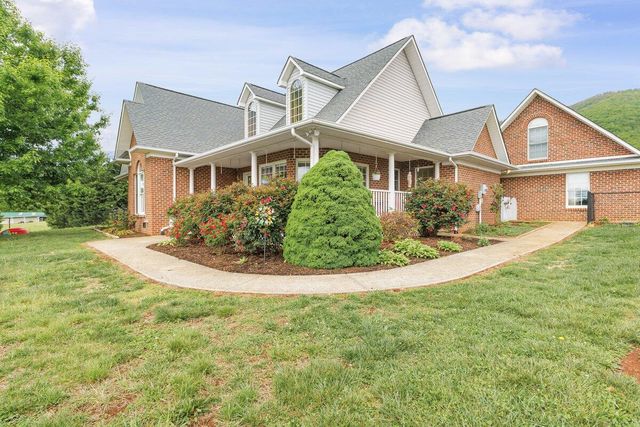 218 Cahas LN, Boones Mill, VA 24065