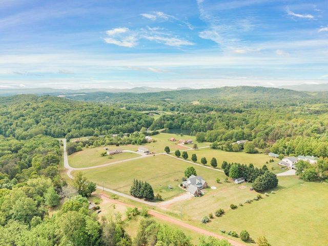 218 Cahas LN, Boones Mill, VA 24065