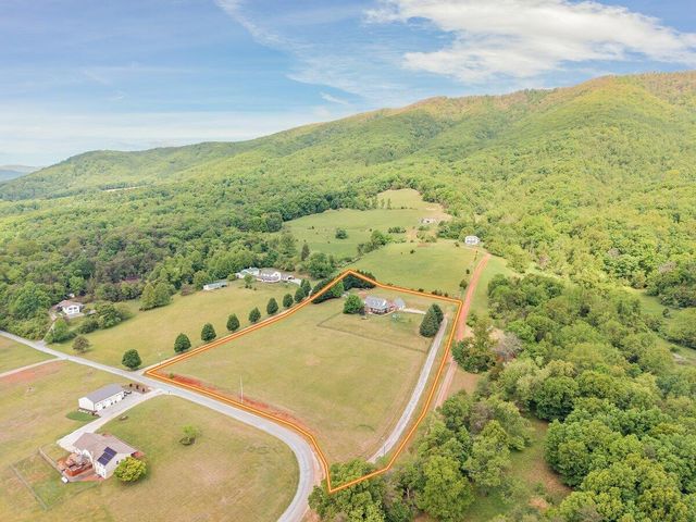 218 Cahas LN, Boones Mill, VA 24065