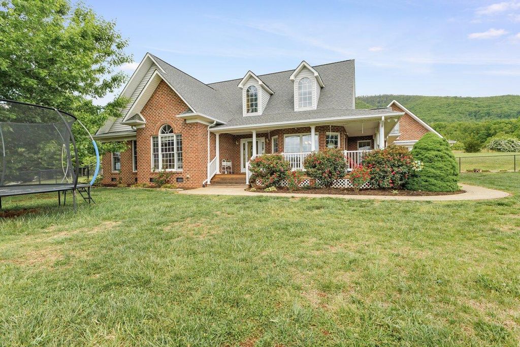 218 Cahas LN, Boones Mill, VA 24065