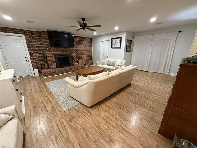 708 Northgate CT, Virginia Beach, VA 23452