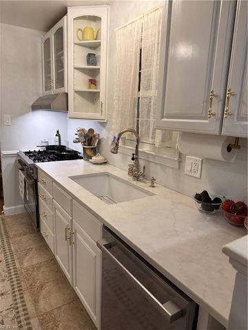 708 Northgate CT, Virginia Beach, VA 23452