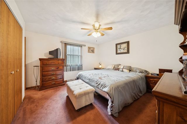 100 Rose Ct, Delmont, PA 15626