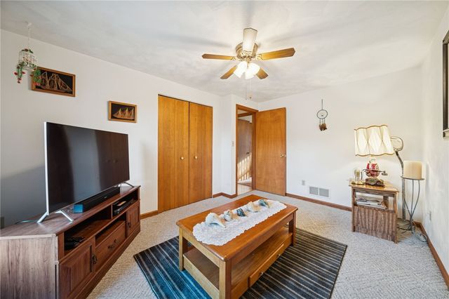 100 Rose Ct, Delmont, PA 15626