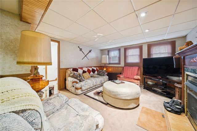 100 Rose Ct, Delmont, PA 15626