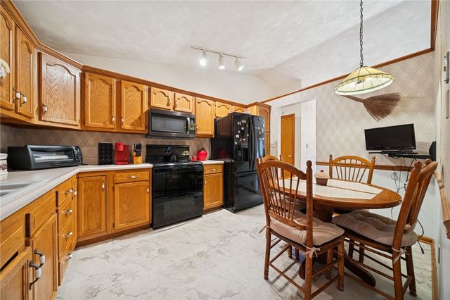 100 Rose Ct, Delmont, PA 15626