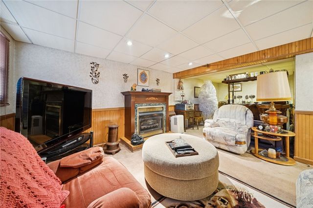 100 Rose Ct, Delmont, PA 15626