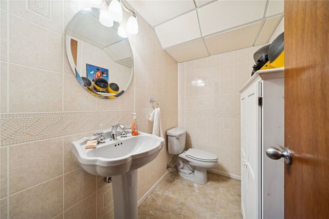 100 Rose Ct, Delmont, PA 15626