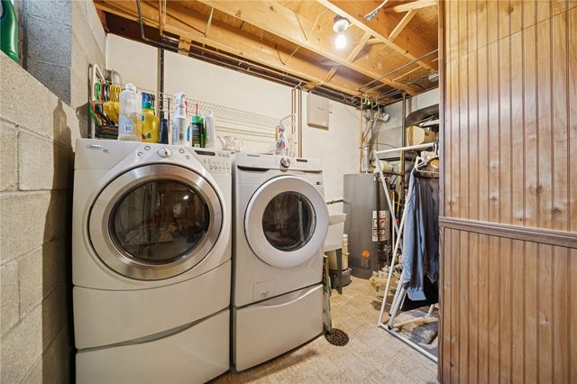 100 Rose Ct, Delmont, PA 15626