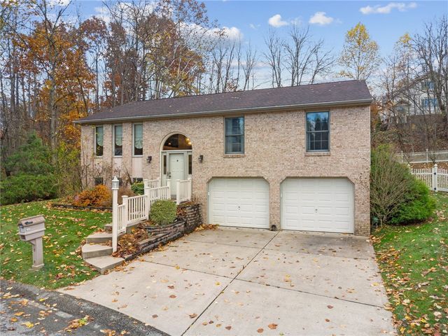 100 Rose Ct, Delmont, PA 15626